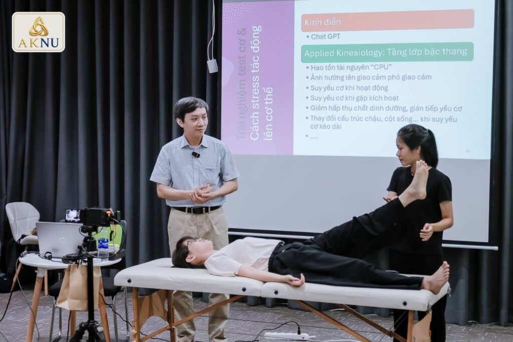 Trải nghiệm test cơ trực tiếp trong buổi học.