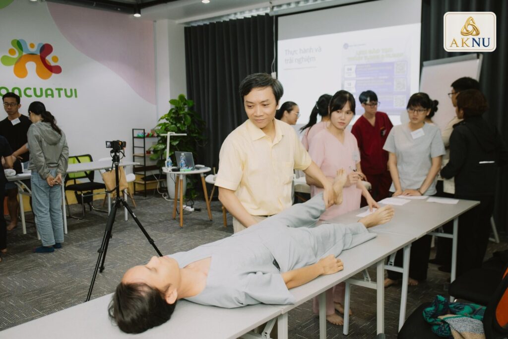 Giờ thực hành: mỗi nhóm có người hướng dẫn.